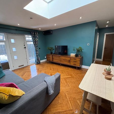 Streatham House - 2 Bedroom - Sleeps 6 - Free Wifi Streatham Vale Buitenkant foto