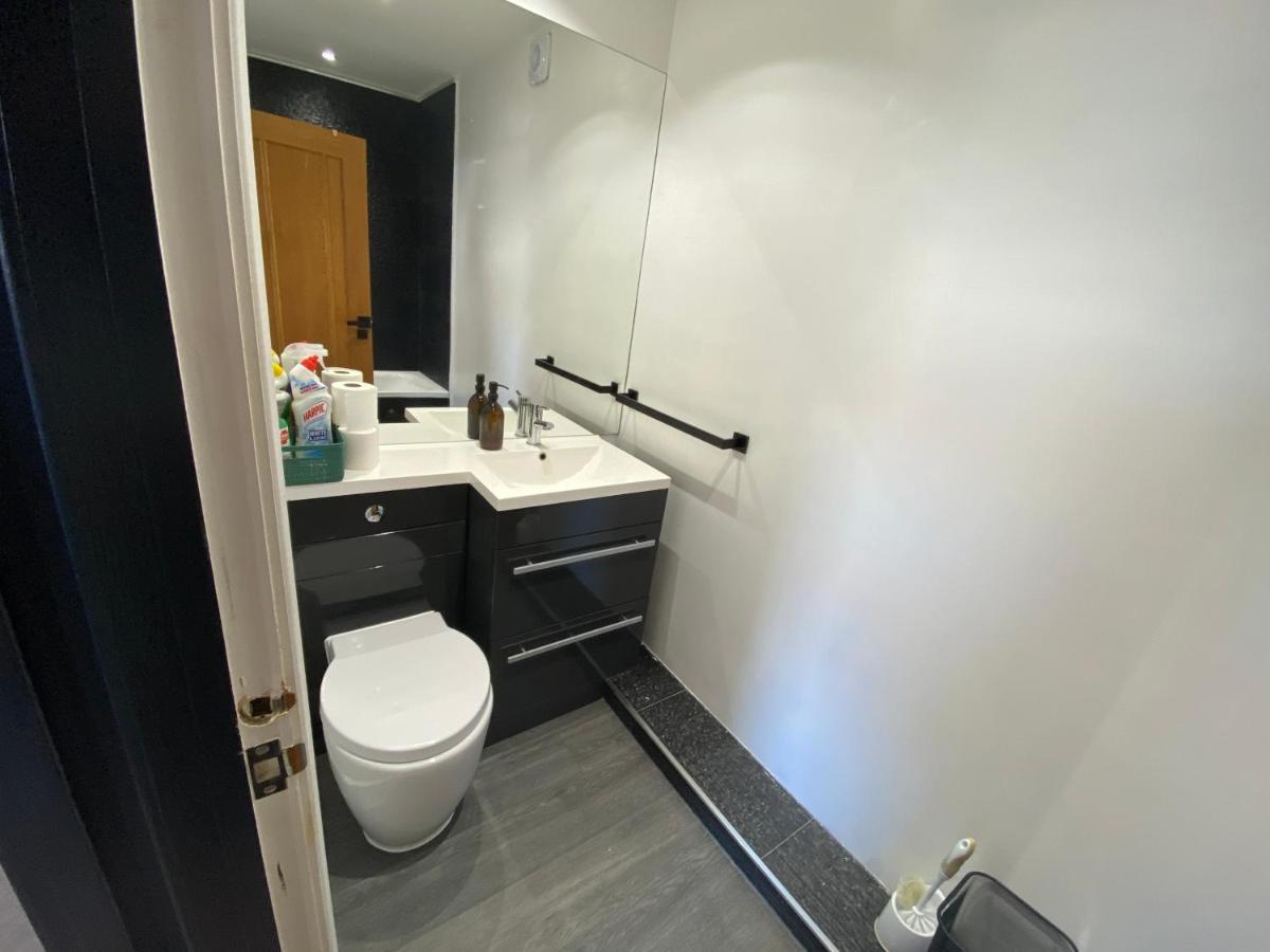 Streatham House - 2 Bedroom - Sleeps 6 - Free Wifi Streatham Vale Buitenkant foto